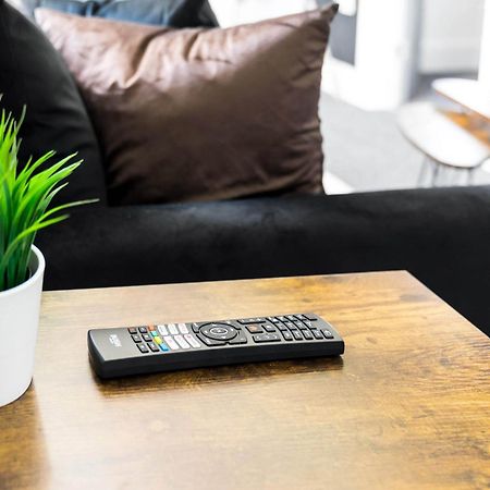 Luxe Apartment - Rowley Regis - Parking - Top Rated - Netflix - Wifi - 49Bg Cradley Heath Ngoại thất bức ảnh