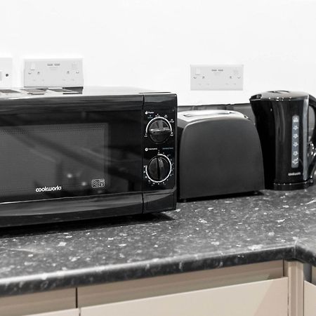 Luxe Apartment - Rowley Regis - Parking - Top Rated - Netflix - Wifi - 49Bg Cradley Heath Ngoại thất bức ảnh