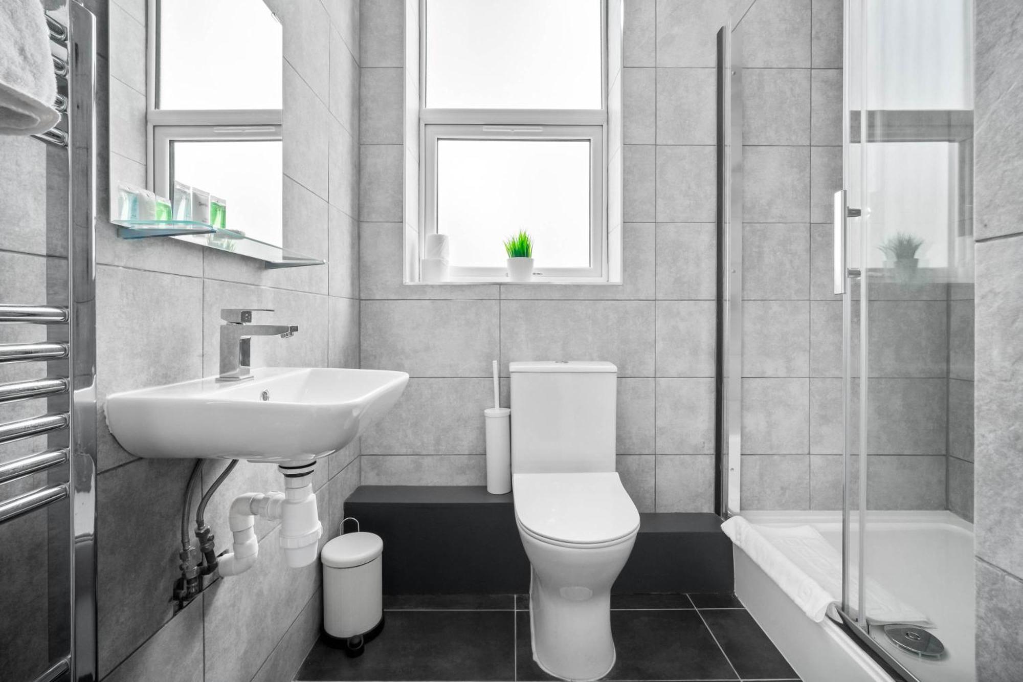 Luxe Apartment - Rowley Regis - Parking - Top Rated - Netflix - Wifi - 49Bg Cradley Heath Ngoại thất bức ảnh